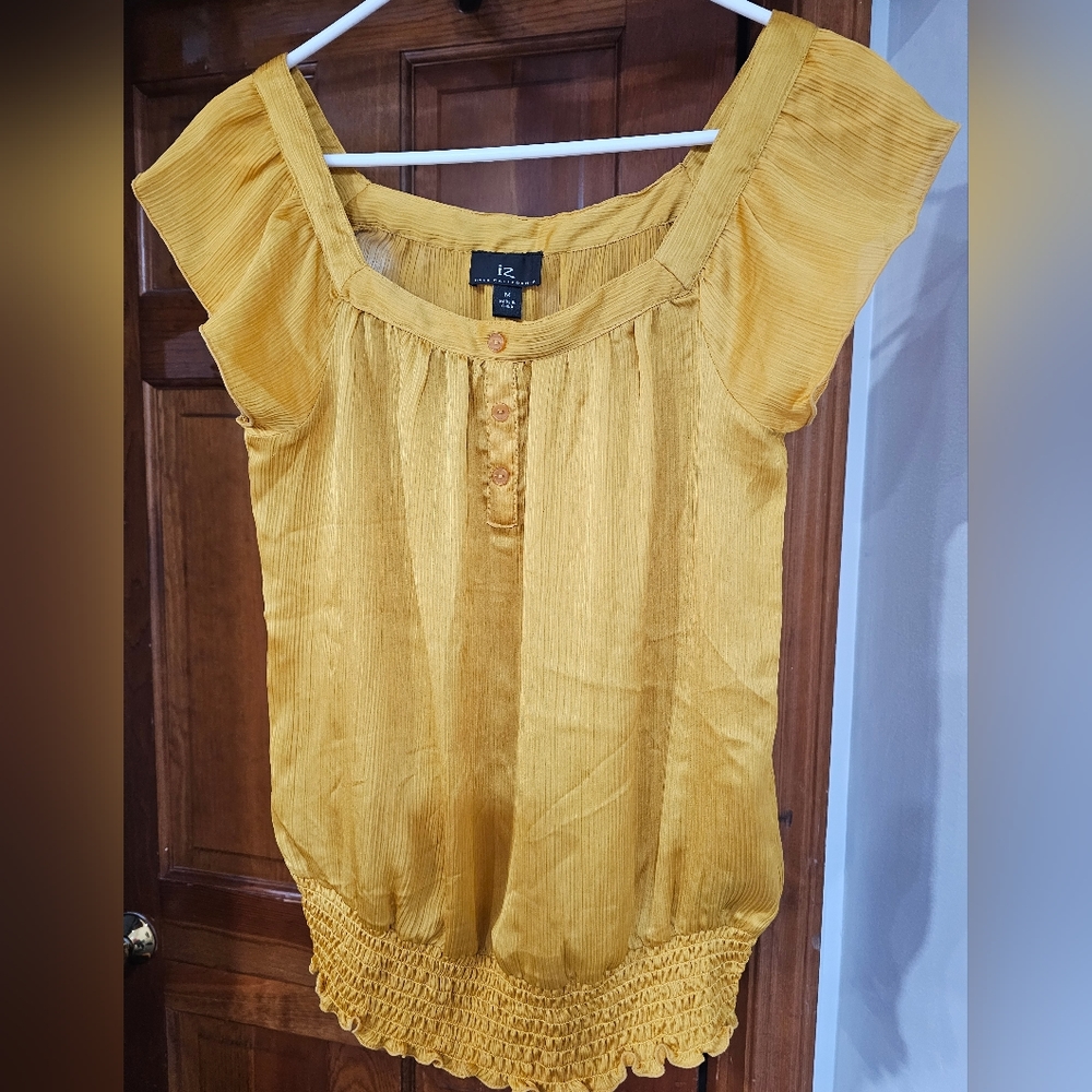 iZ Byer Women's M Gold Top